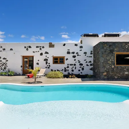 Eco Living Olivos76 Apartment Tias